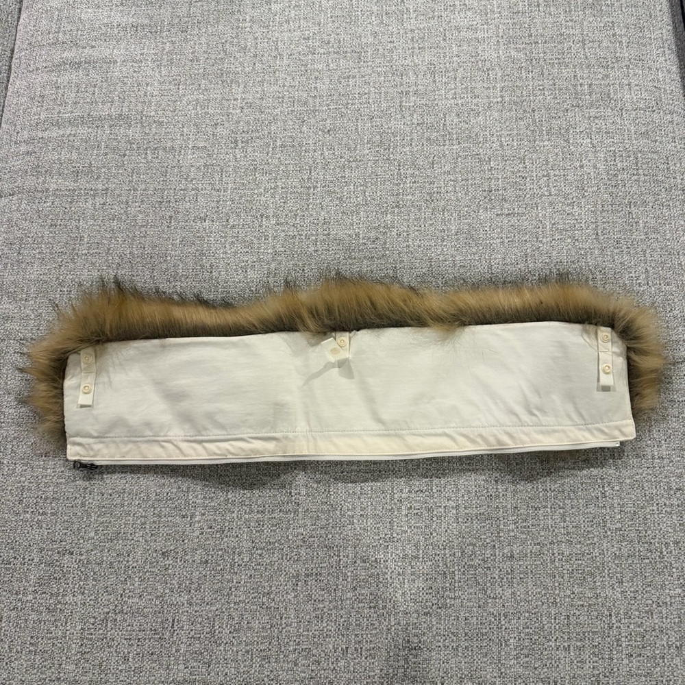 The North Face Arctic Parka Gardenia White / Silver Grey Leopard Print Interior - Picture 15 of 16